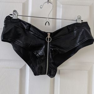 Coquette Zipper Hot Booty Shorts